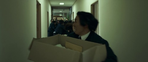 Hunt.2022.1080p.BluRay.Hindi.AAC.5.1-Korean.ESub.x264-HDHub4u.Tv.mkv.0004.jpg