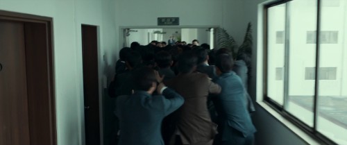 Hunt.2022.1080p.BluRay.Hindi.AAC.5.1-Korean.ESub.x264-HDHub4u.Tv.mkv.0005.jpg
