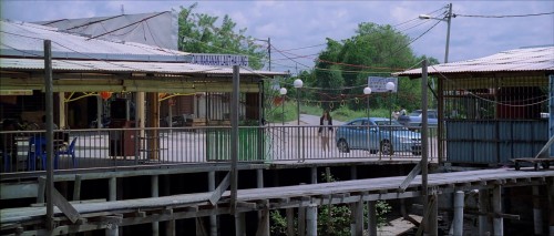 Don.2006.1080p.BluRay.5.1.ESub.x264-HDHub4u.Tv.mkv.0007.jpg