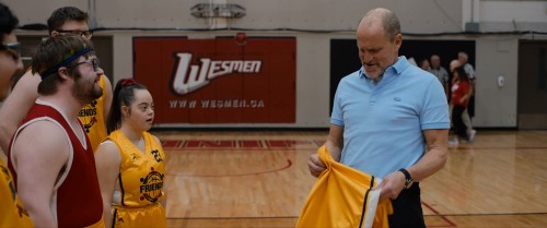 Champions.2023.1080p.WEB DL.Hindi.ORG English.ESub.x264 HDHub4u.Tv.mkv.0009