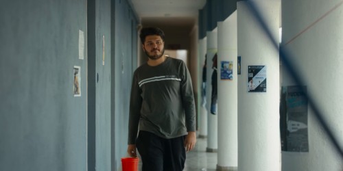 Hostel Daze.S04E04.1080p.WEB DL.5.1.ESub.x264 HDHub4u.Tv.mkv.0002