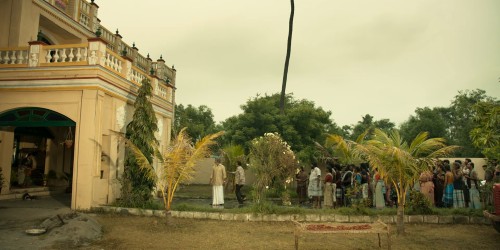 The-Village.S01E03.1080p.Hindi.WEB-DL.5.1.ESub.x264-HDHub4u.Tv.mkv.0003.jpg