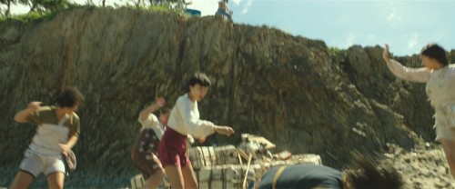 Smugglers.2023.1080p.WEB DL.Hindi.5.1 Korean.ESub.x264 HDHub4u.Tv.mkv.0002