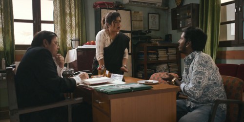 Maamla-Legal-Hai-1.jpg