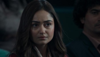 Aakhri Sawal scene